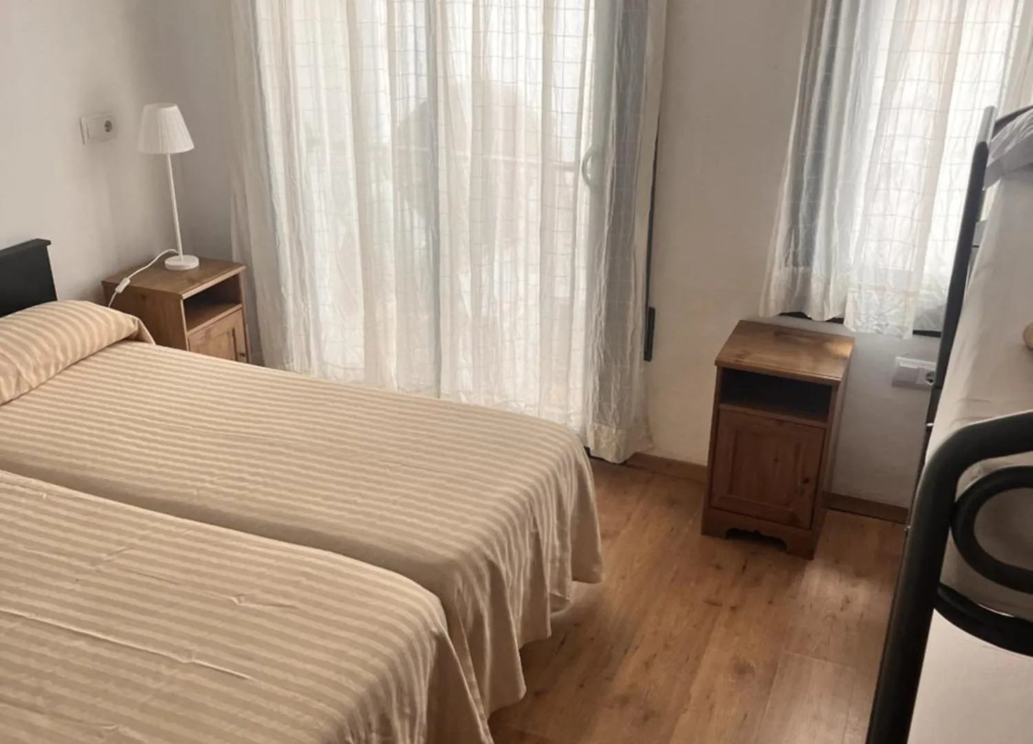 Hostal La Lluna Arenys de Mar Guest house