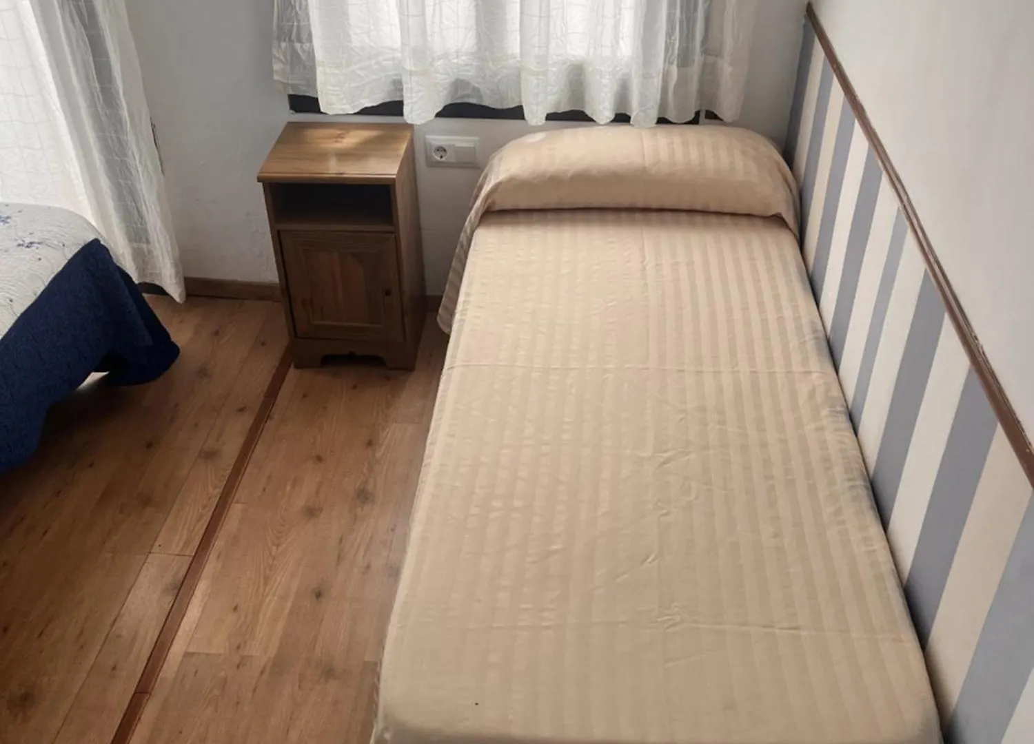 Hostal La Lluna Arenys de Mar 2*,